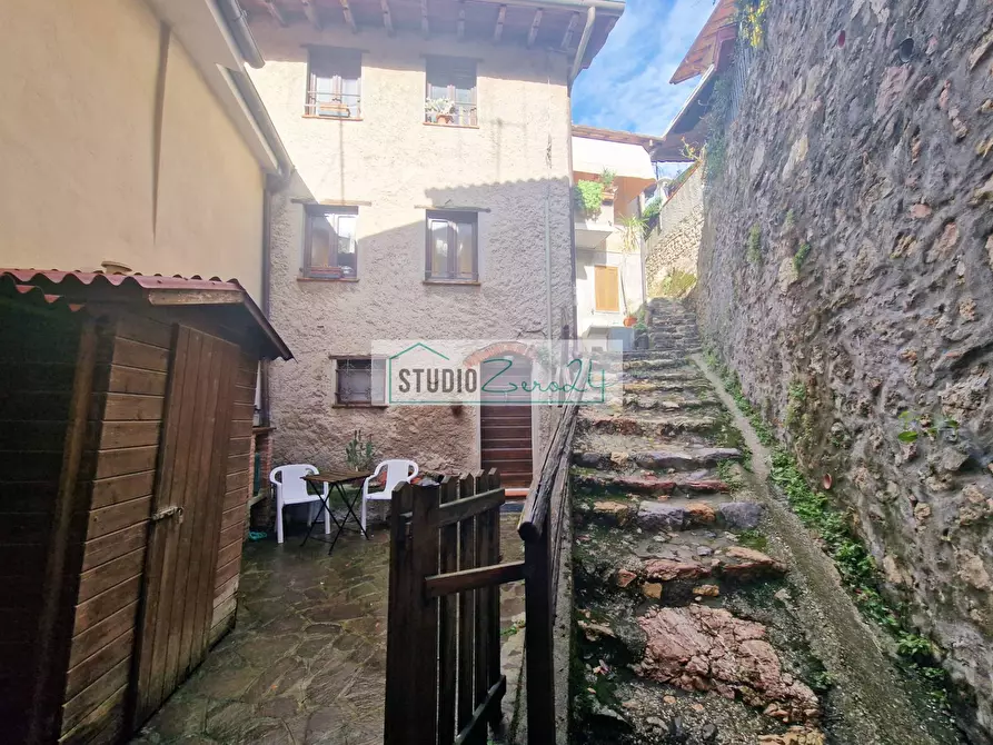 casa indipendente in vendita a Camaiore in zona Metato