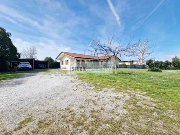 casa indipendente in vendita a Camaiore in zona Lido di Camaiore