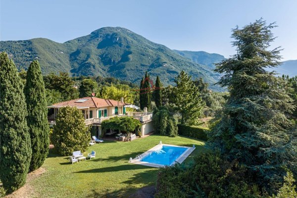 casa indipendente in vendita a Camaiore