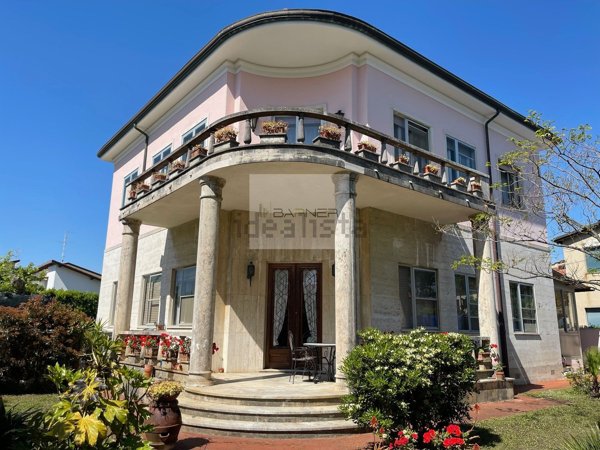 casa indipendente in vendita a Camaiore
