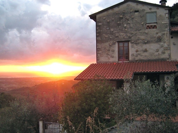casa indipendente in vendita a Camaiore in zona Monteggiori