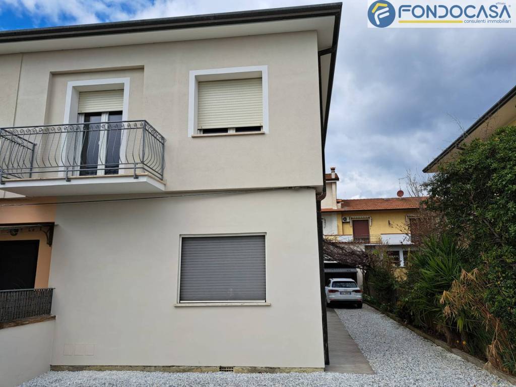 appartamento in vendita a Camaiore in zona Capezzano Pianore