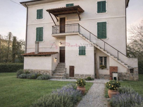 casa indipendente in vendita a Camaiore in zona Capezzano Pianore