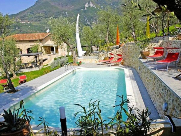 casa indipendente in vendita a Camaiore
