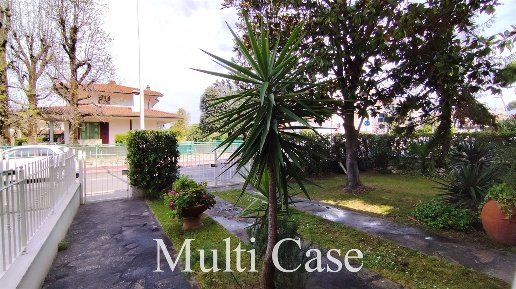 casa indipendente in vendita a Camaiore in zona Lido di Camaiore