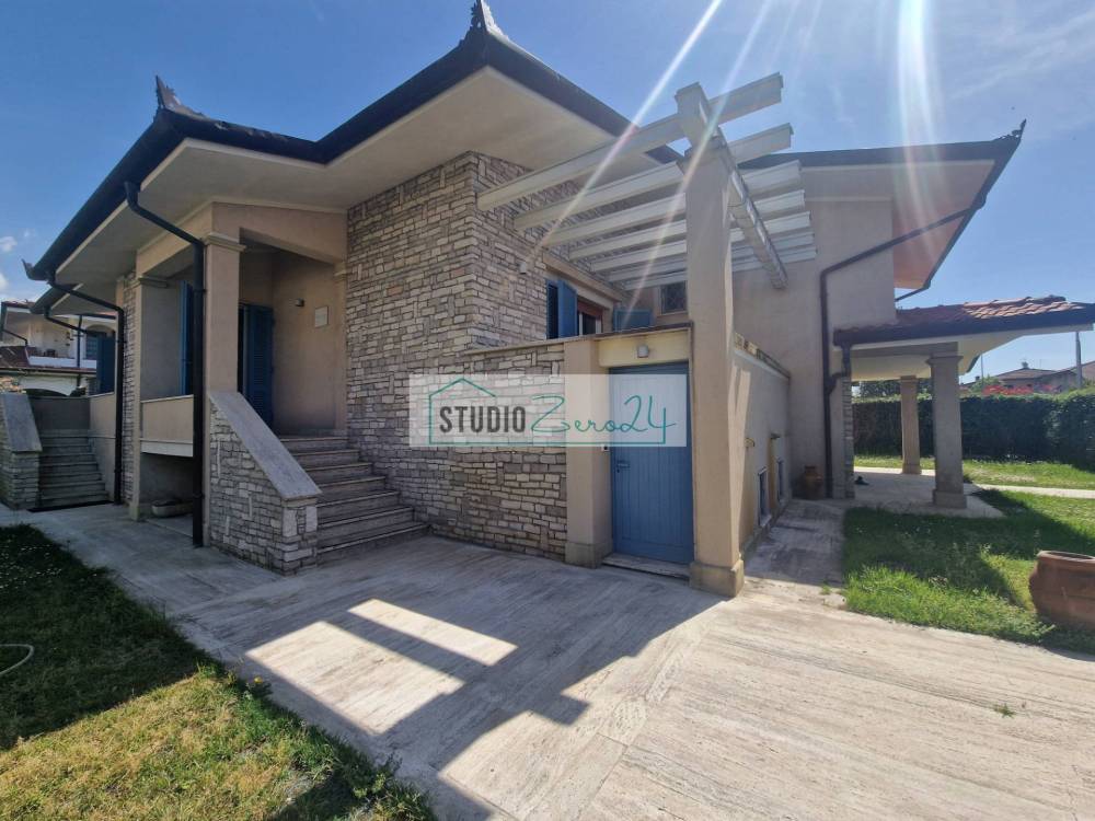 casa indipendente in vendita a Camaiore in zona Capezzano Pianore