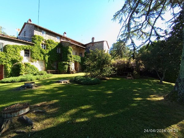 casale in vendita a Camaiore