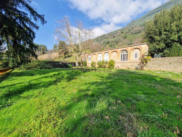 casa indipendente in vendita a Camaiore