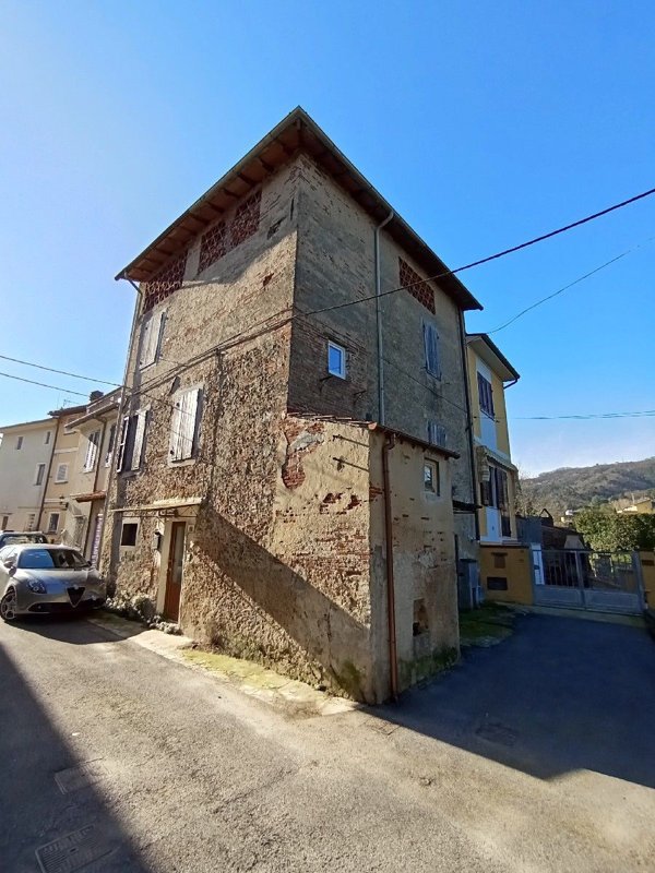 casale in vendita a Camaiore