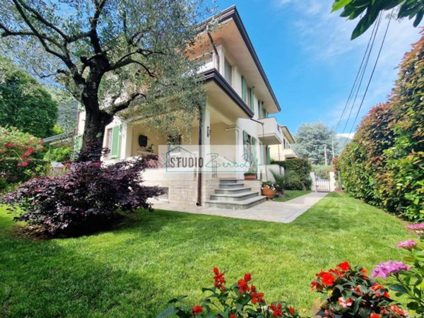 casa indipendente in vendita a Camaiore in zona Vado