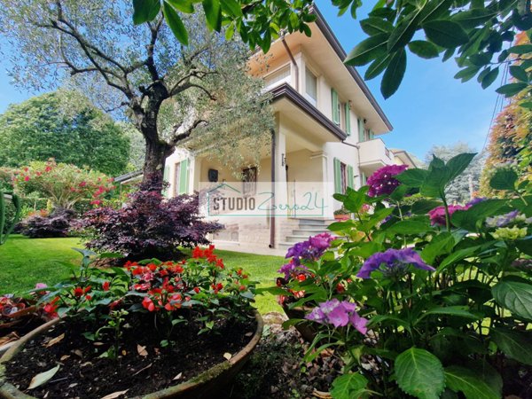casa indipendente in vendita a Camaiore in zona Vado