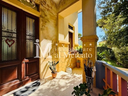 casa indipendente in vendita a Camaiore in zona Lido di Camaiore
