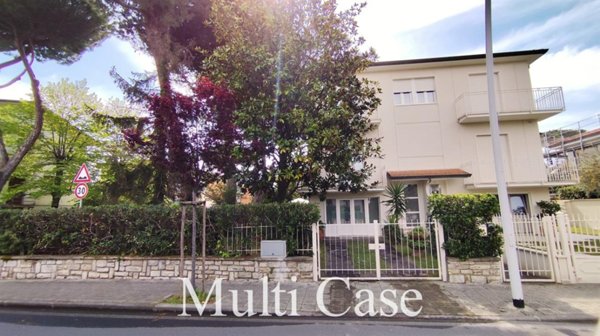 casa indipendente in vendita a Camaiore in zona Lido di Camaiore