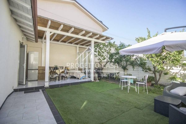 casa indipendente in vendita a Camaiore in zona Lido di Camaiore