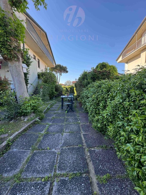 casa semindipendente in vendita a Camaiore in zona Lido di Camaiore