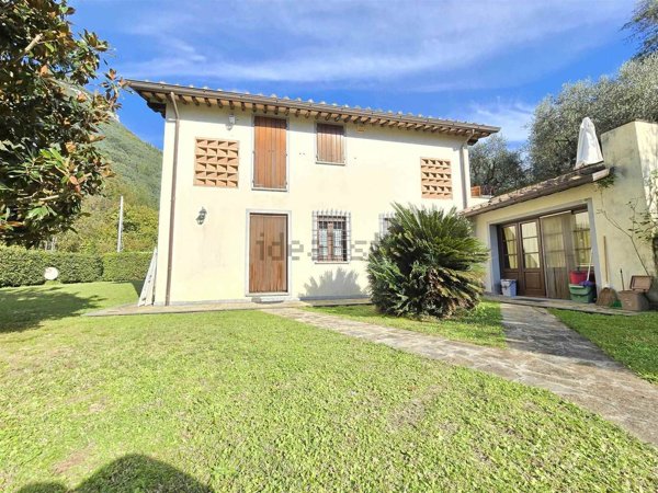 casale in vendita a Camaiore