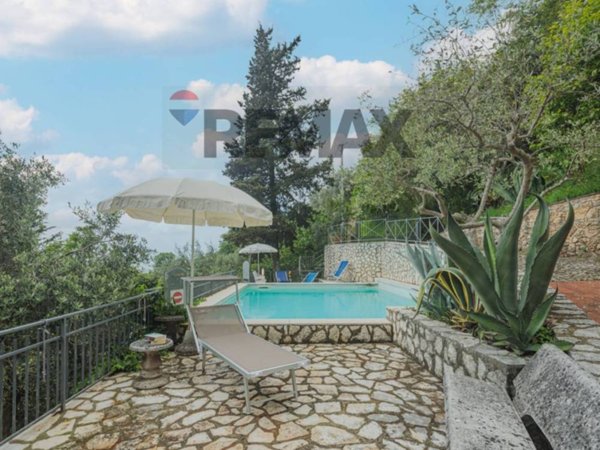 casa indipendente in vendita a Camaiore