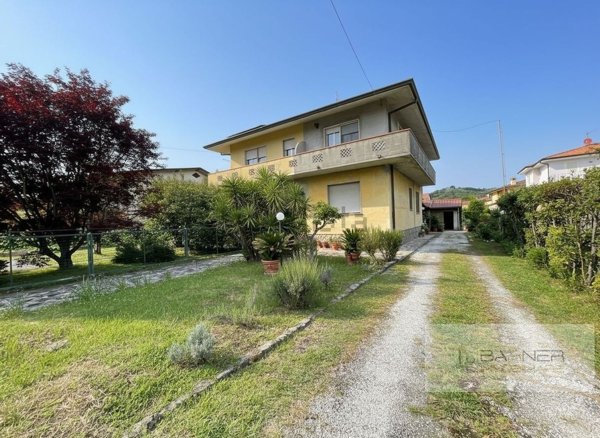 casa indipendente in vendita a Camaiore in zona Capezzano Pianore