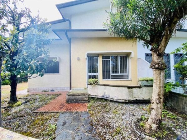 casa indipendente in vendita a Camaiore in zona Lido di Camaiore
