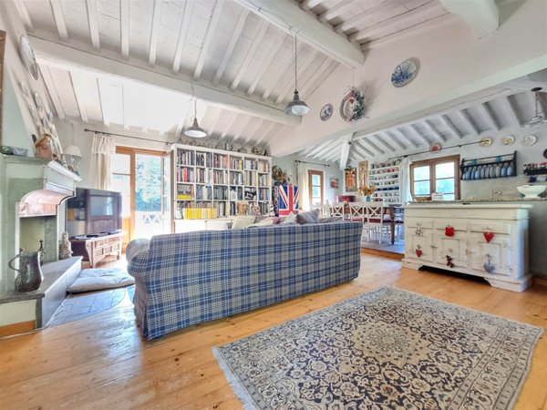 casa indipendente in vendita a Camaiore