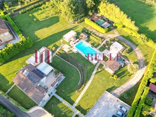 casa indipendente in vendita a Camaiore
