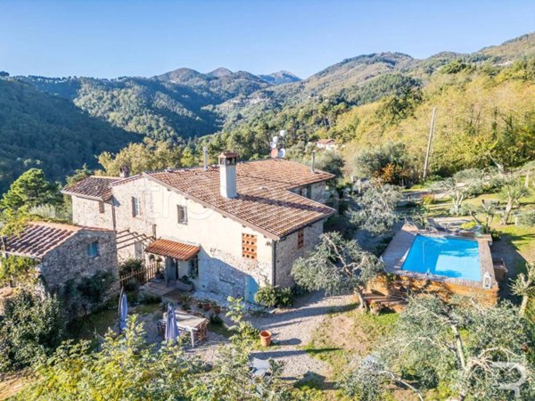 casa indipendente in vendita a Camaiore