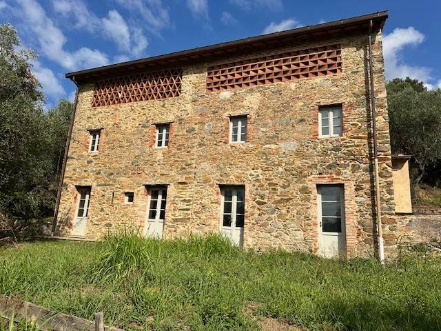 casa indipendente in vendita a Camaiore in zona Capezzano Pianore