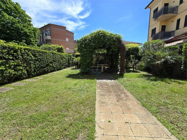 appartamento in vendita a Camaiore in zona Lido di Camaiore