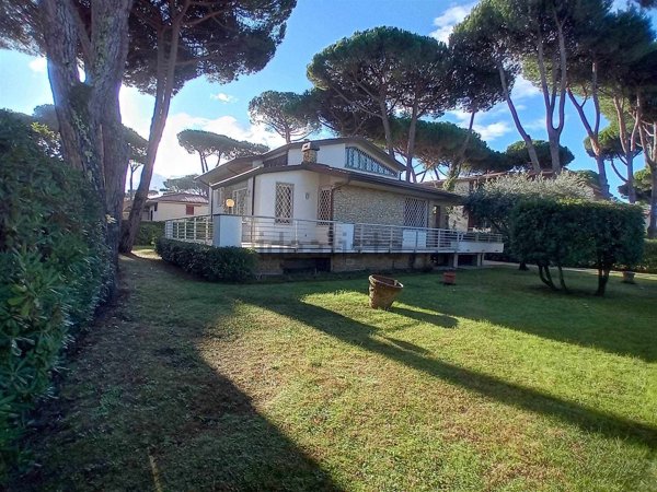 casa indipendente in vendita a Camaiore in zona Lido di Camaiore