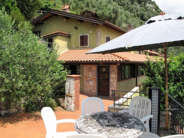 casa indipendente in vendita a Camaiore in zona Greppolungo