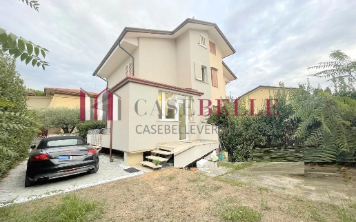 casa indipendente in vendita a Camaiore in zona Lido di Camaiore