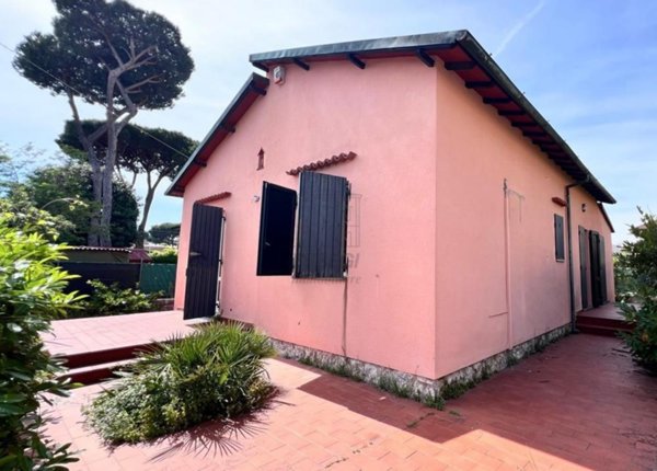 casa indipendente in vendita a Camaiore in zona Lido di Camaiore