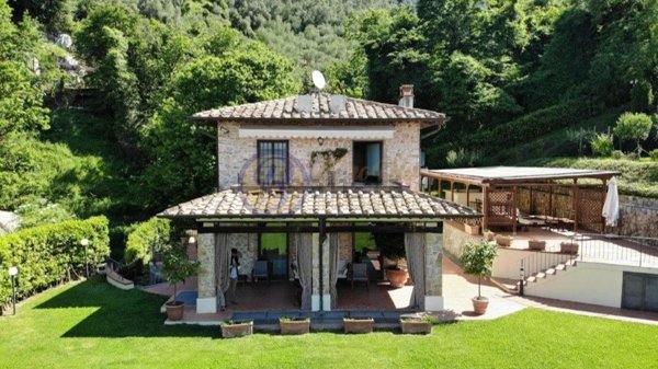 casa indipendente in vendita a Camaiore