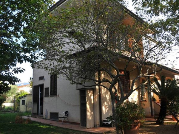 casa indipendente in vendita a Camaiore in zona Capezzano Pianore