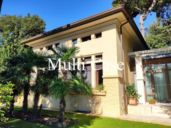 casa indipendente in vendita a Camaiore in zona Lido di Camaiore