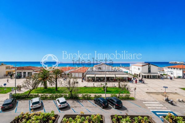 appartamento in vendita a Camaiore in zona Lido di Camaiore