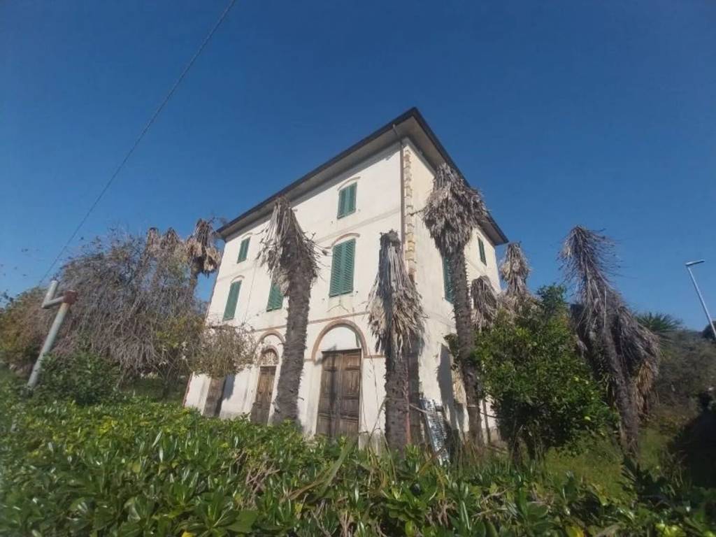 casa indipendente in vendita a Camaiore in zona Capezzano Pianore