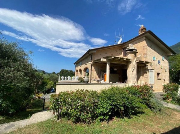 casa indipendente in vendita a Camaiore