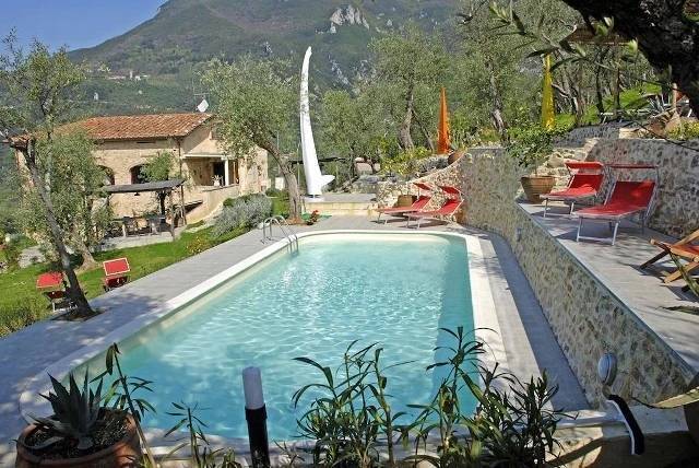casa indipendente in vendita a Camaiore