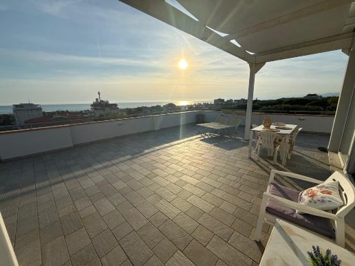 appartamento in vendita a Camaiore in zona Lido di Camaiore