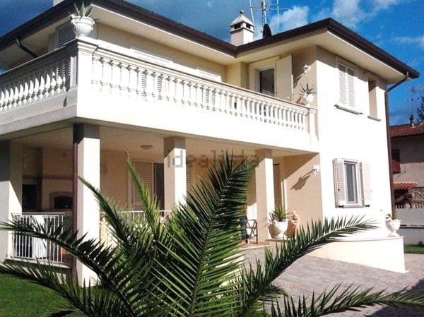 casa indipendente in vendita a Camaiore