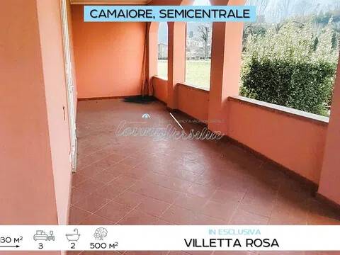 casa indipendente in vendita a Camaiore