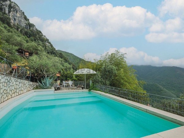 casa indipendente in vendita a Camaiore
