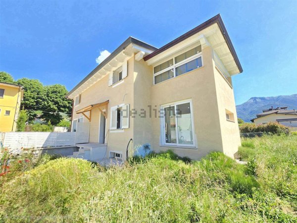 casa indipendente in vendita a Camaiore