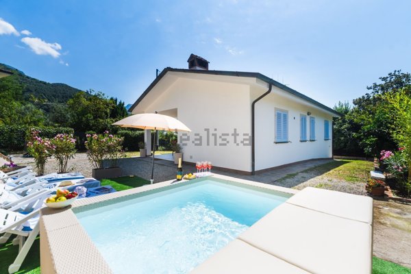casa indipendente in vendita a Camaiore
