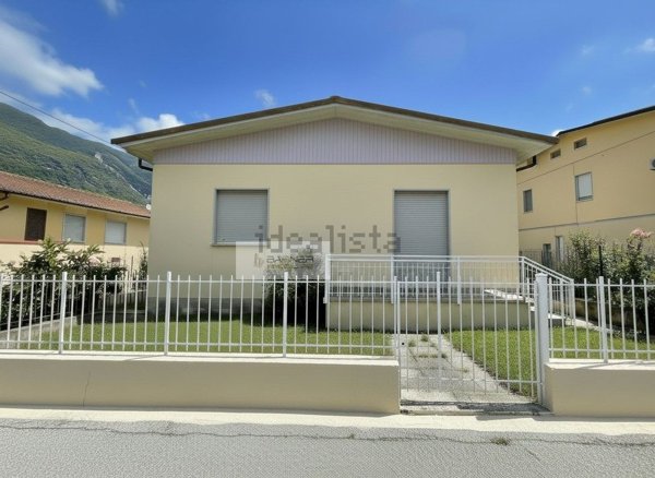 casa indipendente in vendita a Camaiore in zona Lido di Camaiore