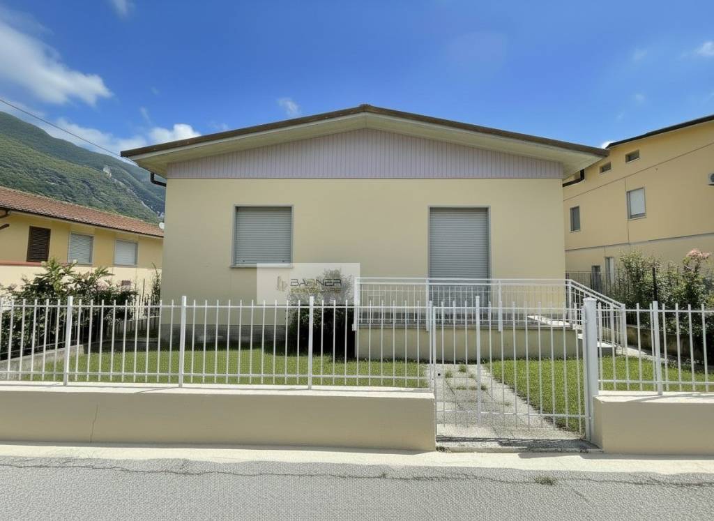 casa indipendente in vendita a Camaiore in zona Lido di Camaiore