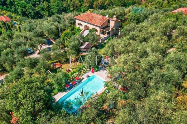 casa indipendente in vendita a Camaiore
