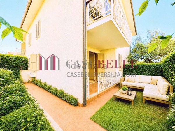 appartamento in vendita a Camaiore in zona Lido di Camaiore