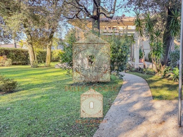casa indipendente in vendita a Camaiore in zona Lido di Camaiore